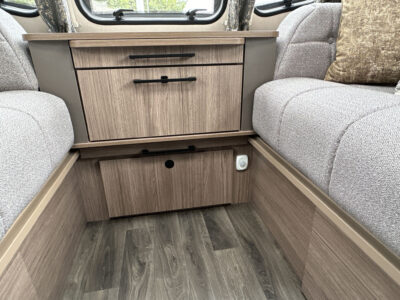 2025 Coachman Acadia 460 caravan